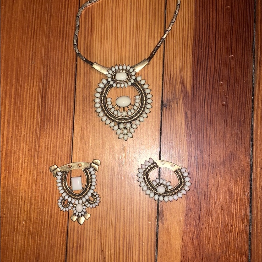 Stella and dot long gold necklace - Picture 3 of 4